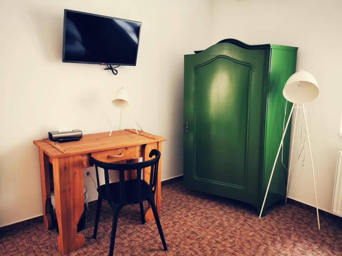 Szabolcs Vezer Panzio Bed & Breakfast Ngoại thất bức ảnh