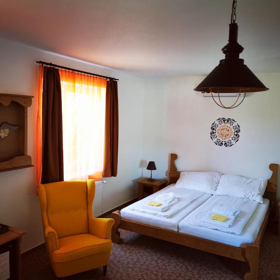 Szabolcs Vezer Panzio Bed & Breakfast Ngoại thất bức ảnh