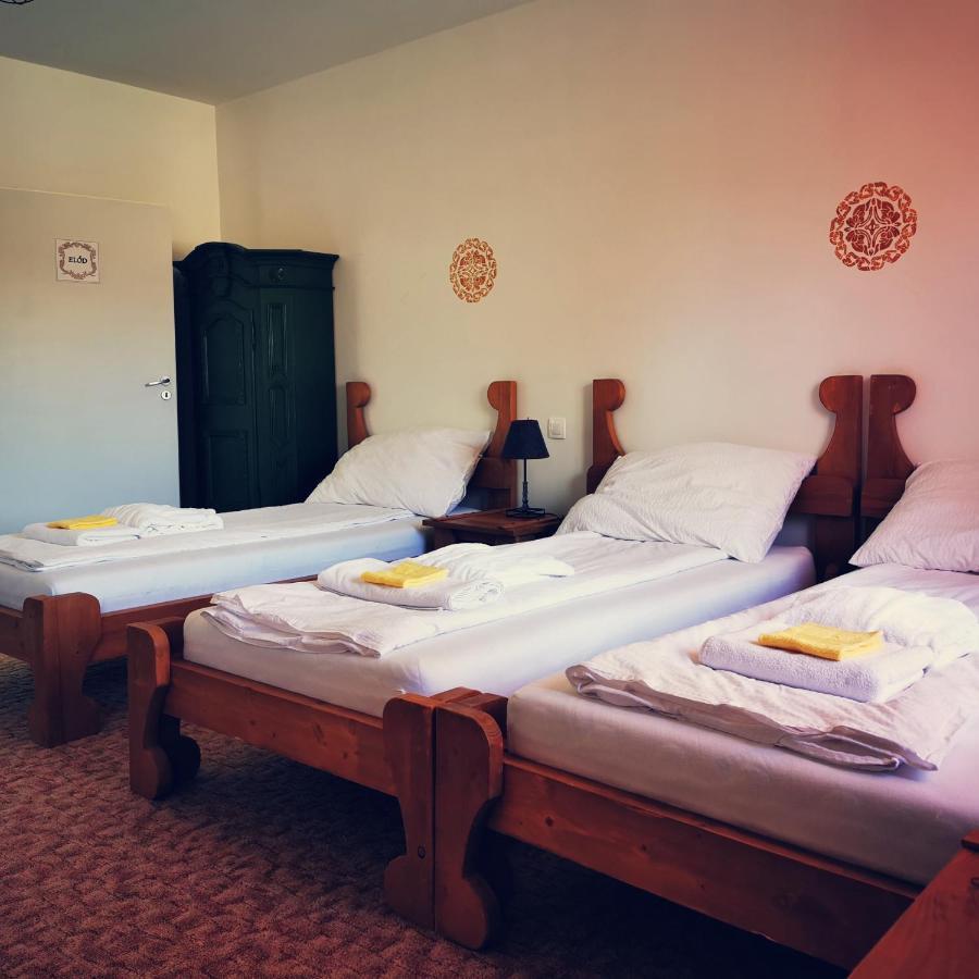 Szabolcs Vezer Panzio Bed & Breakfast Ngoại thất bức ảnh