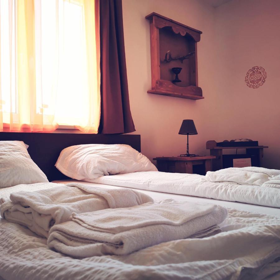 Szabolcs Vezer Panzio Bed & Breakfast Ngoại thất bức ảnh