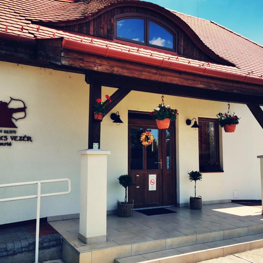 Szabolcs Vezer Panzio Bed & Breakfast Ngoại thất bức ảnh