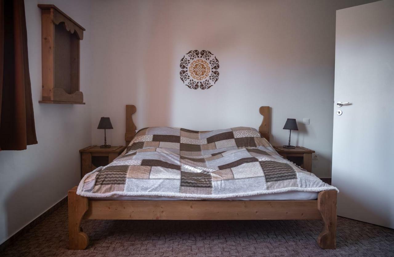 Szabolcs Vezer Panzio Bed & Breakfast Ngoại thất bức ảnh