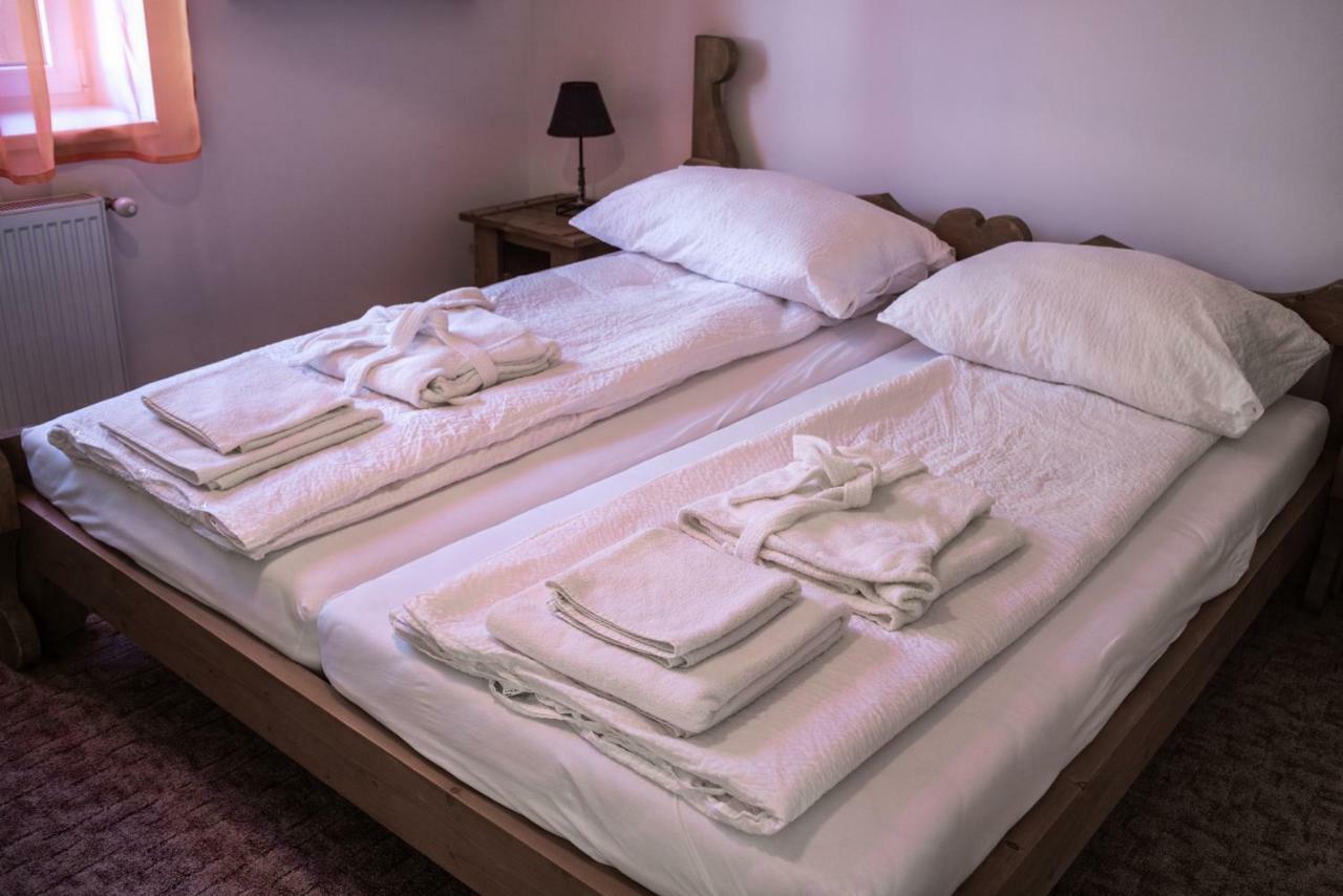 Szabolcs Vezer Panzio Bed & Breakfast Ngoại thất bức ảnh