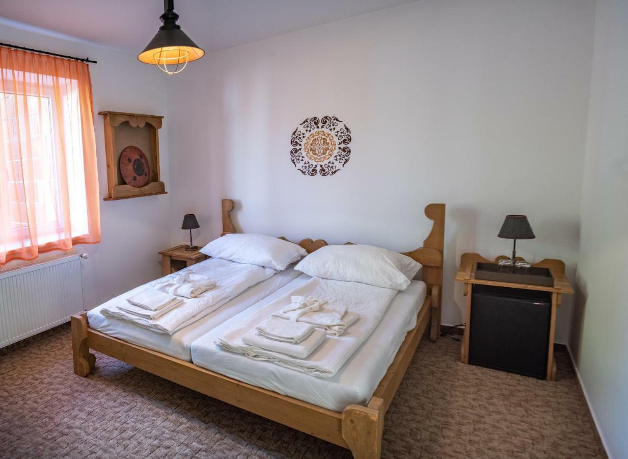 Szabolcs Vezer Panzio Bed & Breakfast Ngoại thất bức ảnh