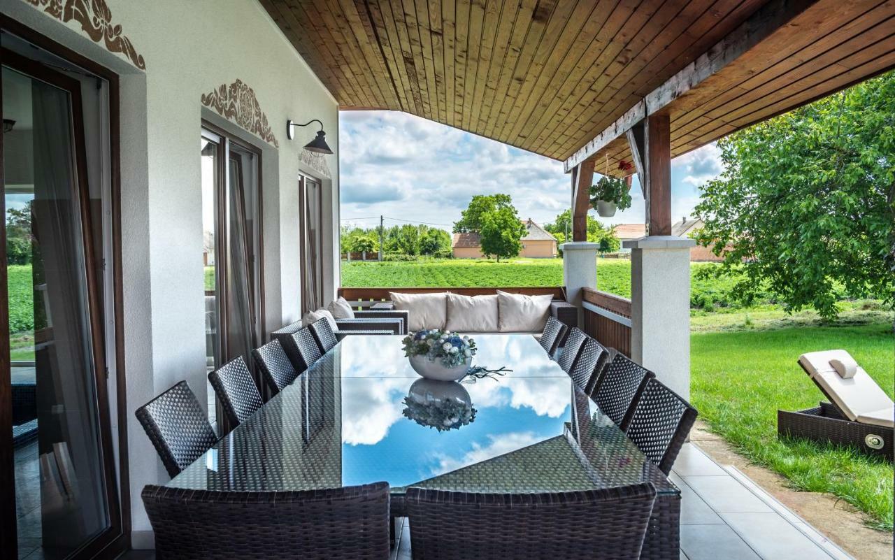 Szabolcs Vezer Panzio Bed & Breakfast Ngoại thất bức ảnh