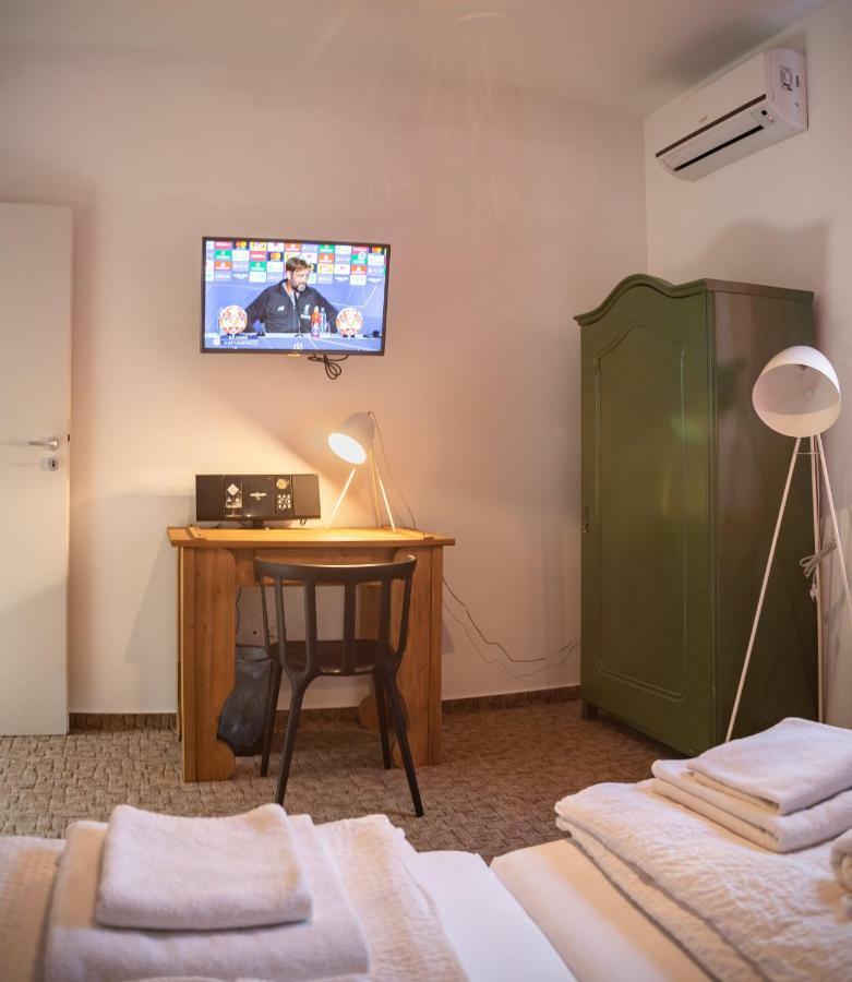 Szabolcs Vezer Panzio Bed & Breakfast Ngoại thất bức ảnh