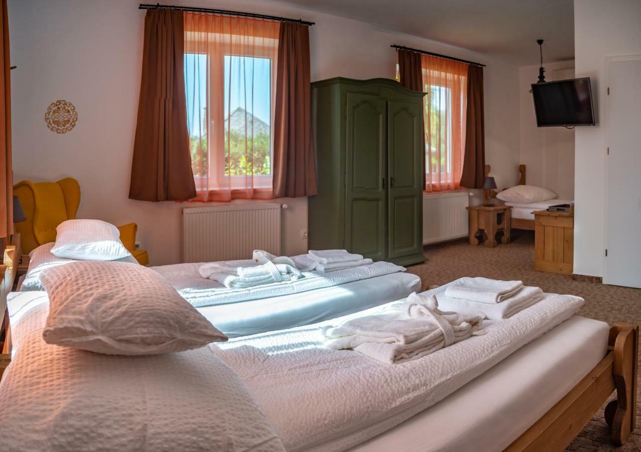 Szabolcs Vezer Panzio Bed & Breakfast Ngoại thất bức ảnh