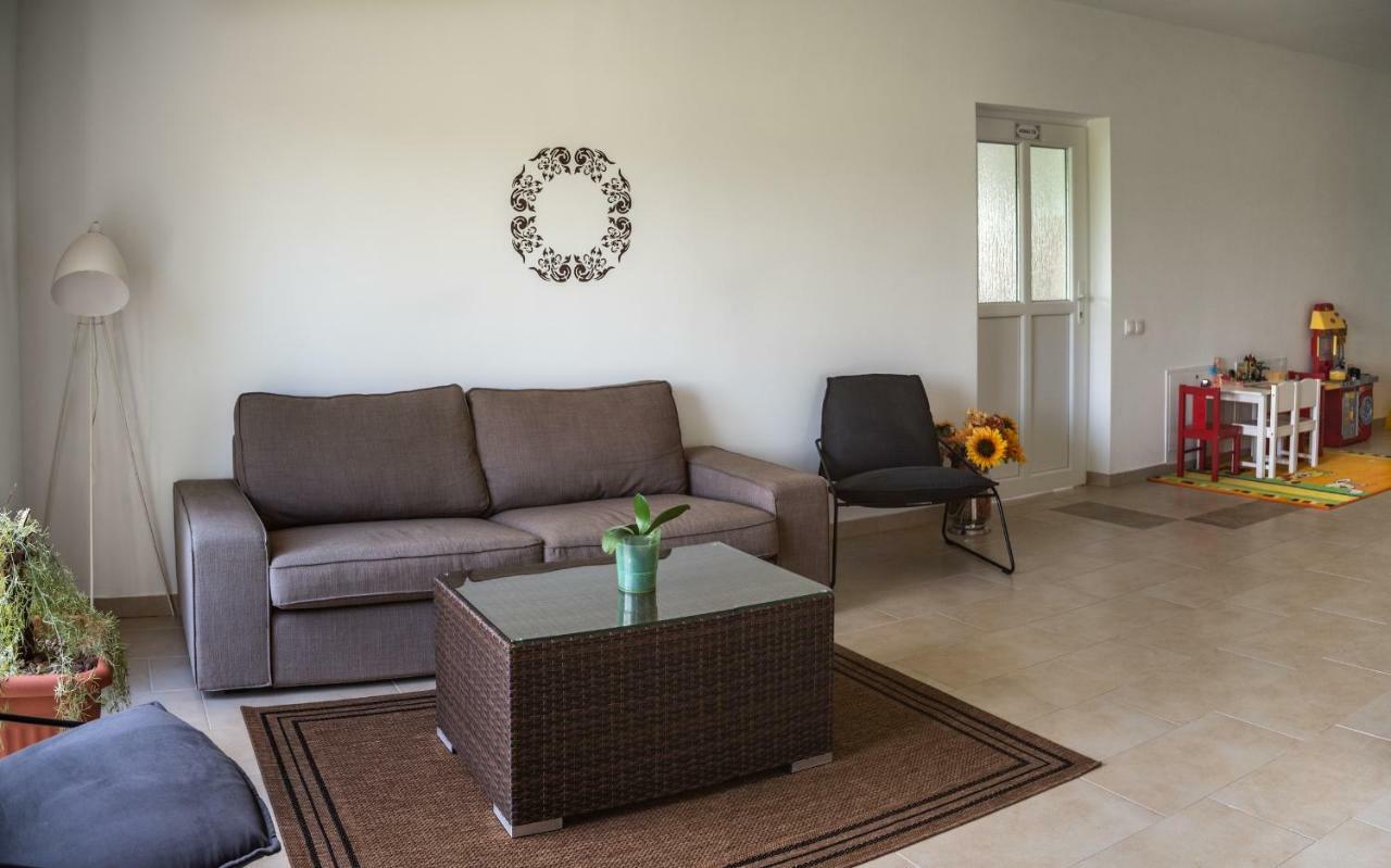 Szabolcs Vezer Panzio Bed & Breakfast Ngoại thất bức ảnh