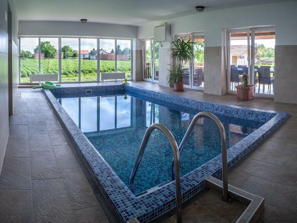 Szabolcs Vezer Panzio Bed & Breakfast Ngoại thất bức ảnh