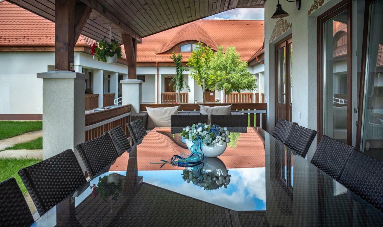 Szabolcs Vezer Panzio Bed & Breakfast Ngoại thất bức ảnh