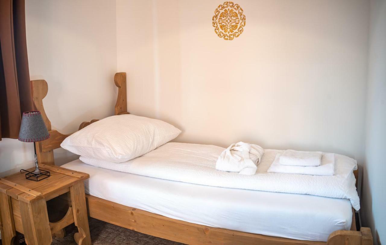 Szabolcs Vezer Panzio Bed & Breakfast Ngoại thất bức ảnh